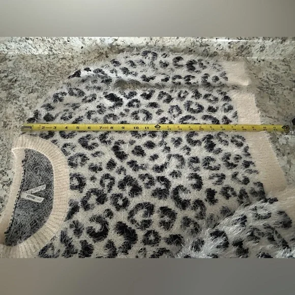 Mudd Soft Fuzzy Cheetah Animal Print Eyelash Knit Crew Neck Sweater Size S - Picture 12 of 12